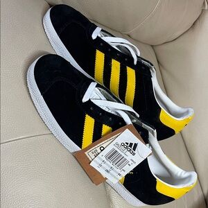 Adidas Men's Black and Yellow Gazelle Sneakers